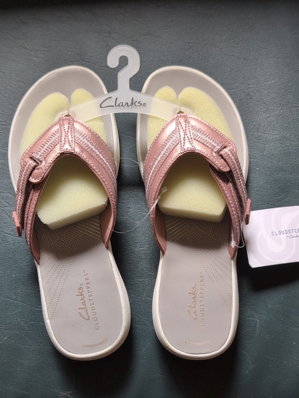 Clarks Cloudsteppers Women's Rose Gold Thong Sandals Size 8